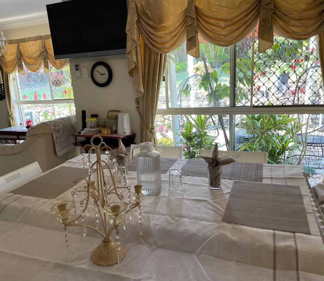 Theme Parks Amituofo Homestay Gold Coast Exterior foto