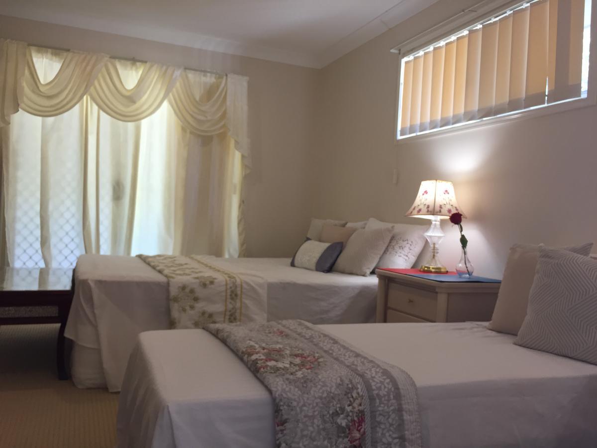 Theme Parks Amituofo Homestay Gold Coast Quarto foto